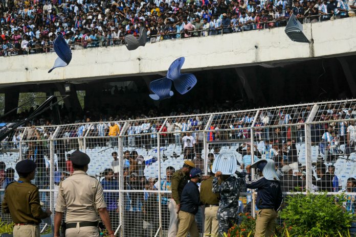 El caos que desató la visita de Lionel Messi en India: el público destrozó el estadio y se abrió una investigación
