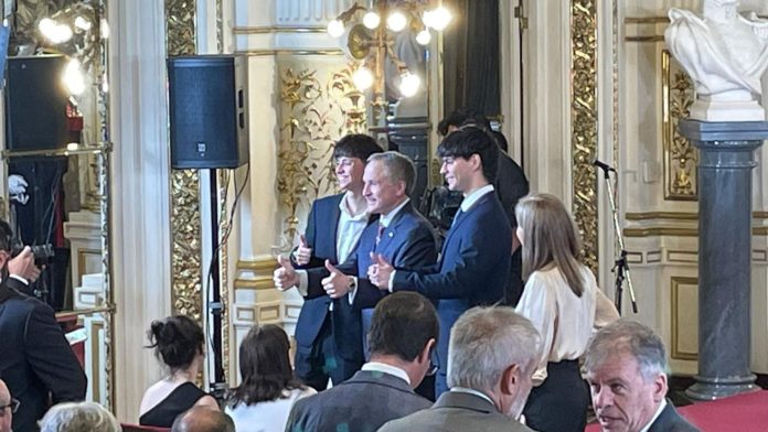 Señal de Estados Unidos en la asunción de Presti: el embajador Peter Lamelas asistió a la jura del nuevo Ministro de Defensa