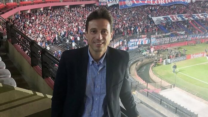 Un hincha increpó al presidente de San Lorenzo a la salida del Nuevo Gasómetro y fue embestido por la camioneta que lo llevaba